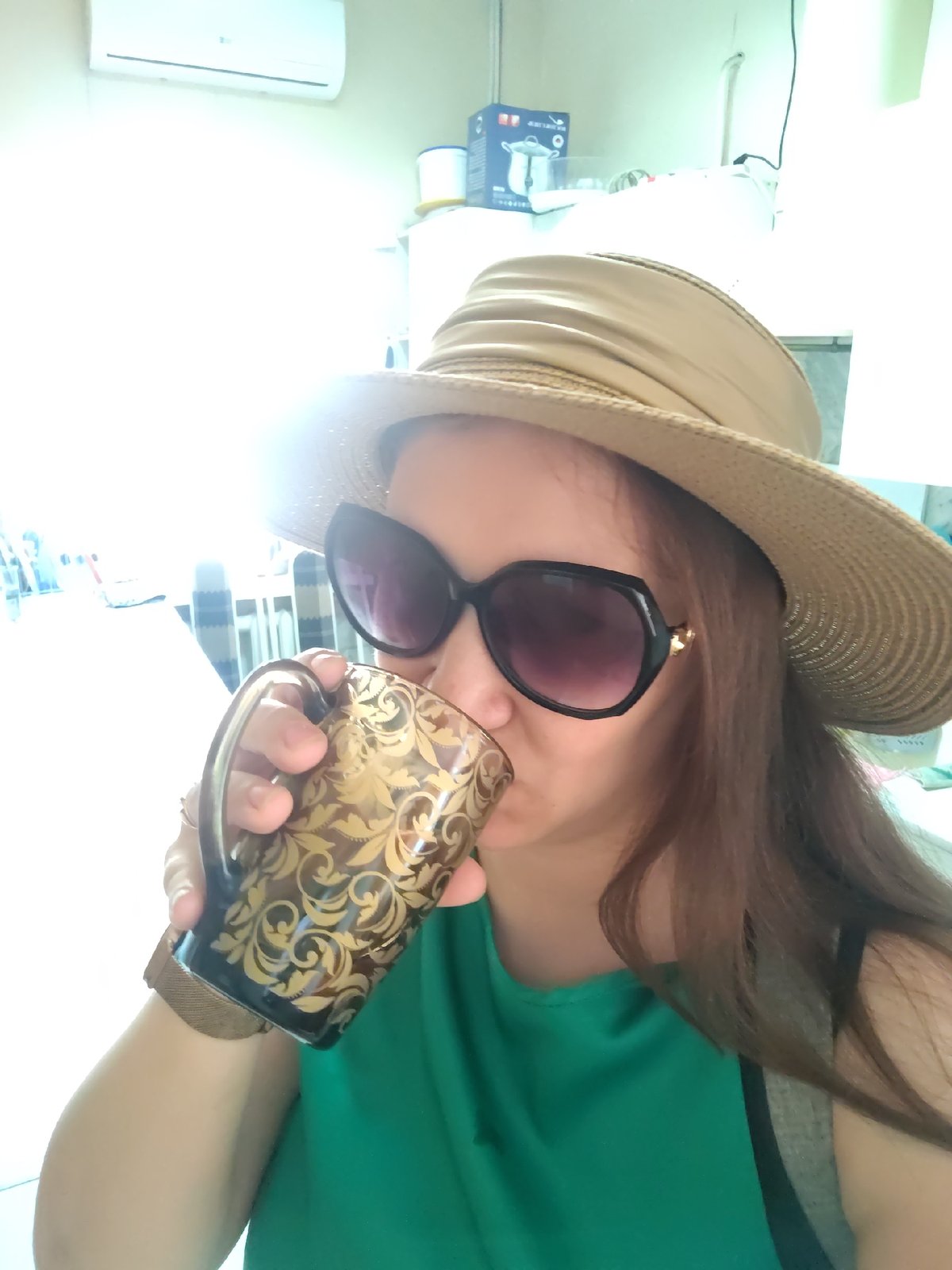 Midday stop in Rostov-on-Don: selfies, drinks, and street details