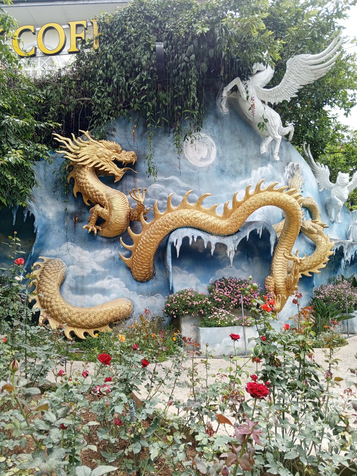 Tourist documents Da Lat's fantastical art installations and sculptures