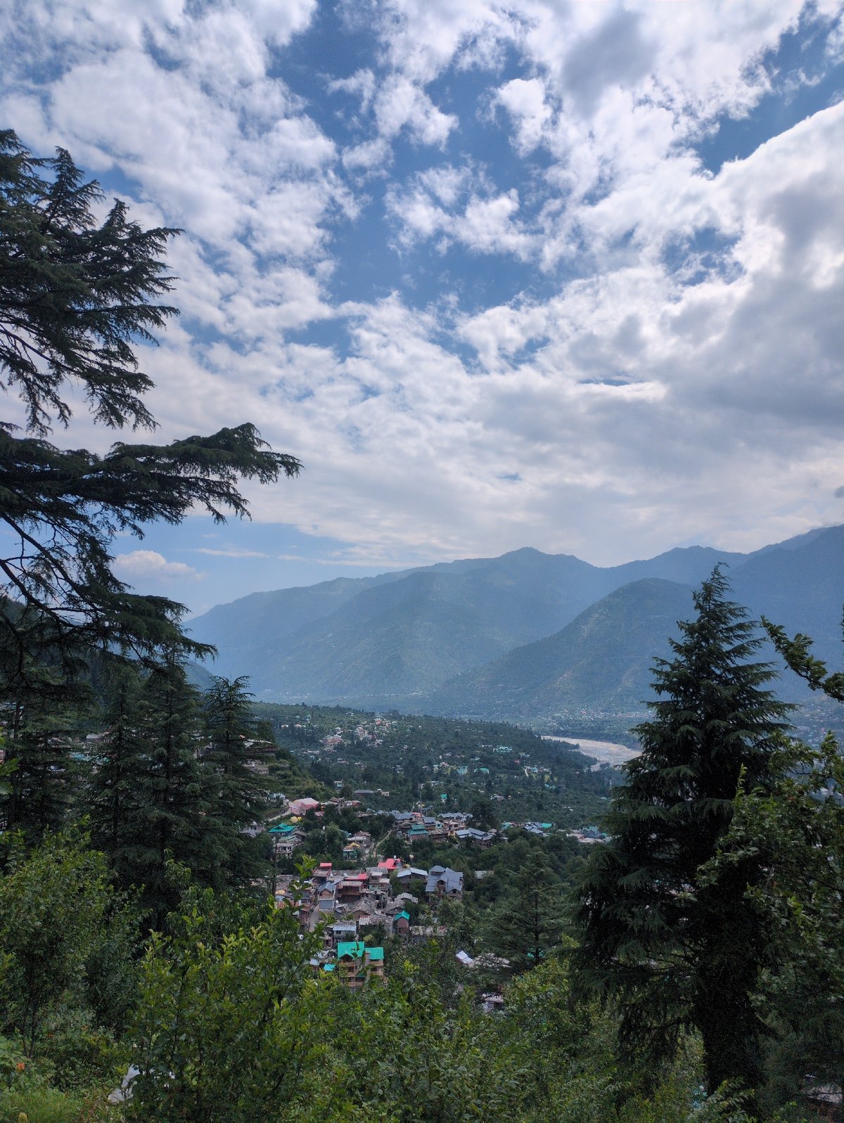 Exploring the Roerich Estate and Naggar valley on a cloudy morning