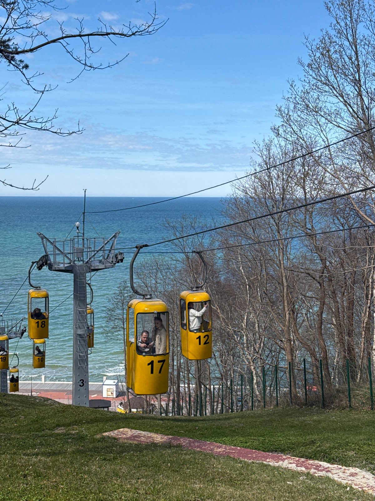 Spring tourism activity documented in Baltic coastal resort Svetlogorsk