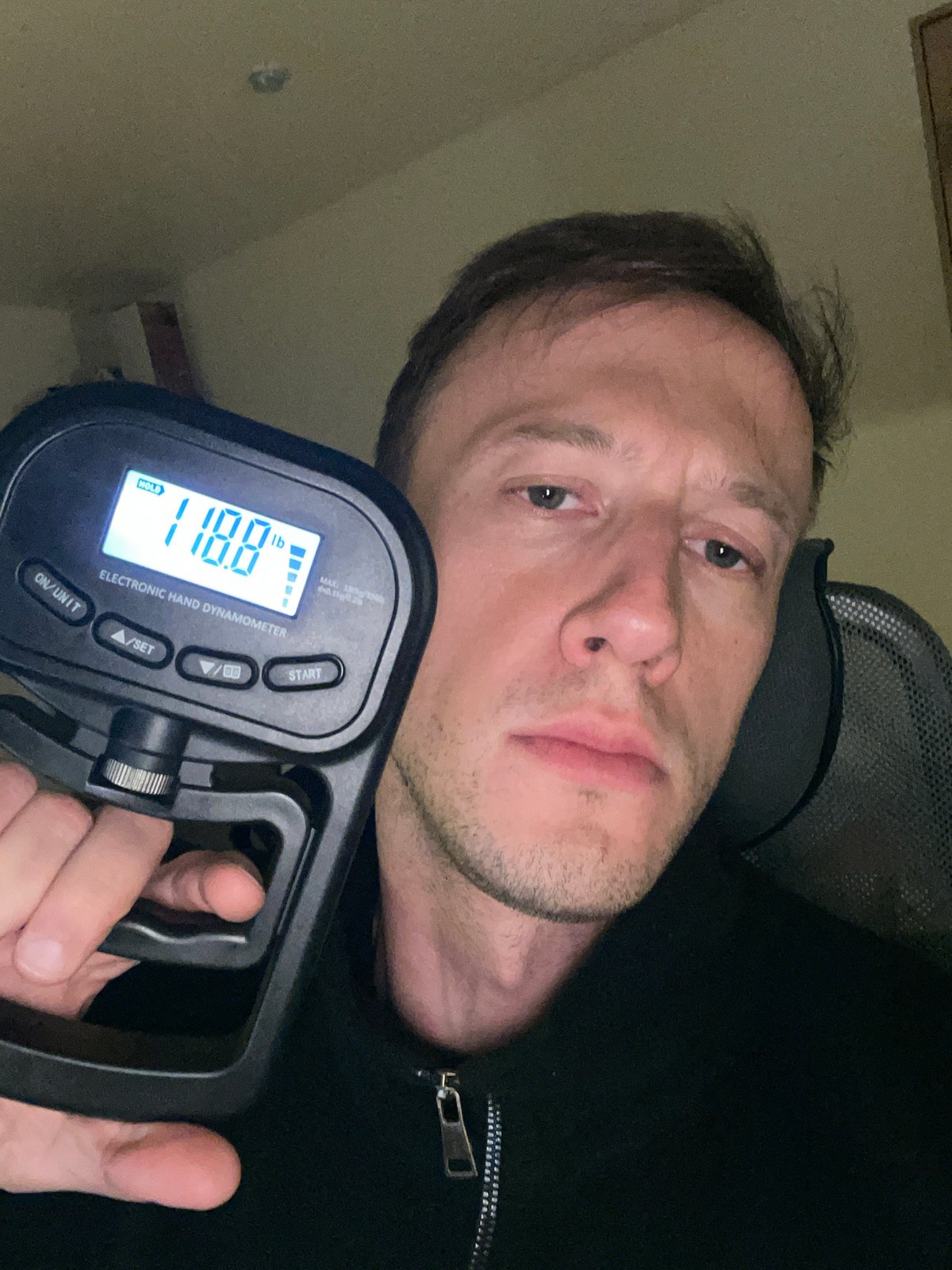 Man records 118.8 lb grip strength measurement in Russia