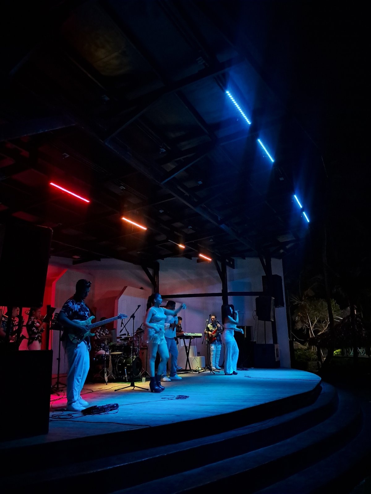 Night music performance draws costumed crowd in El Tirano