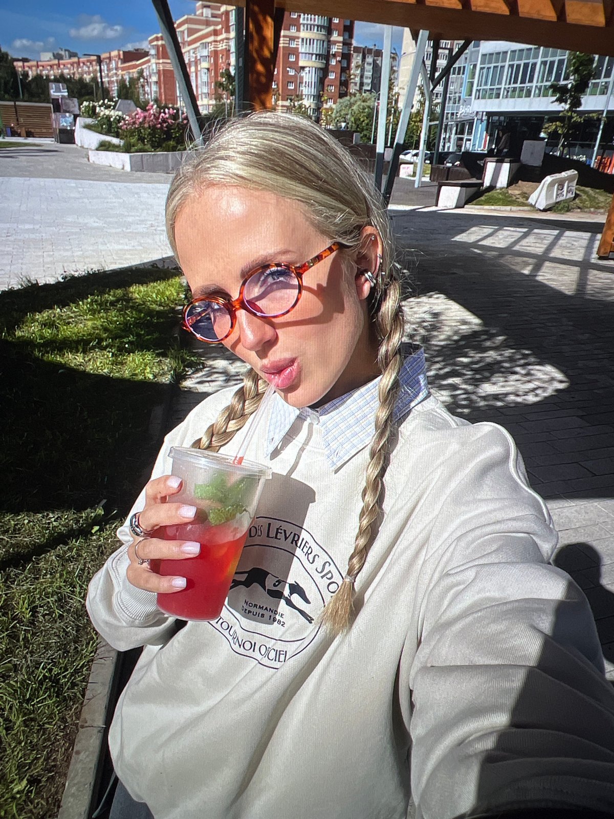 Drinks and skylines along a Russian waterfront city