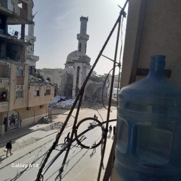 Witness documents war damage, refugee camps in Khan Yunis