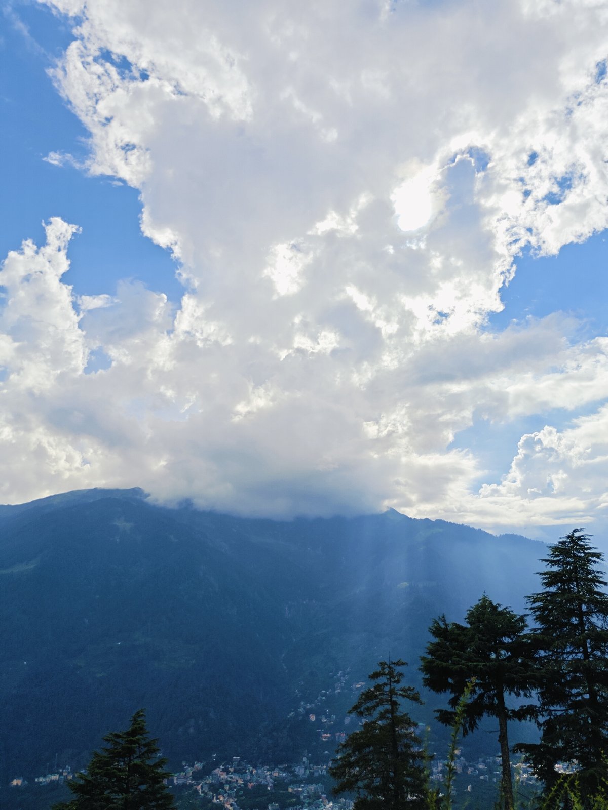 Prini hillside: valley views and mixed architecture on a July morning