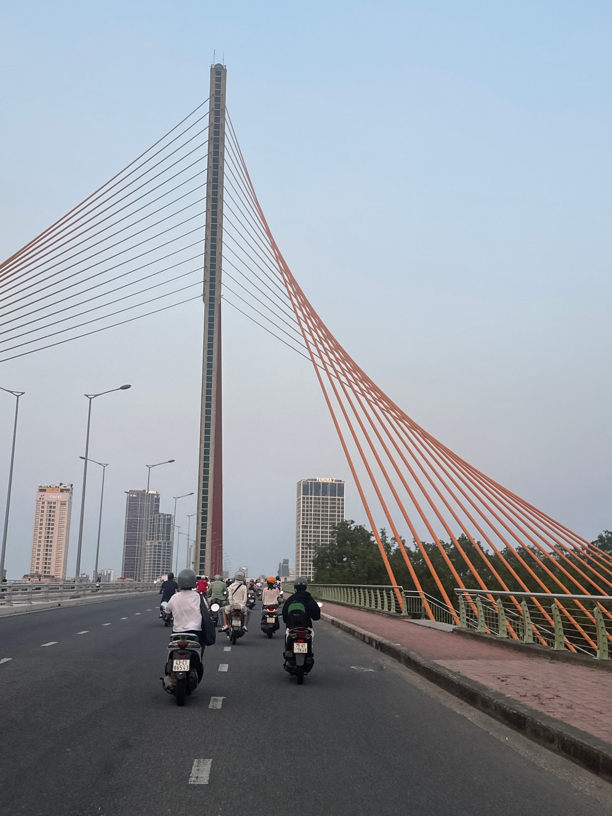 Traffic flows across cable-stayed bridge in Đà Nẵng, Vietnam