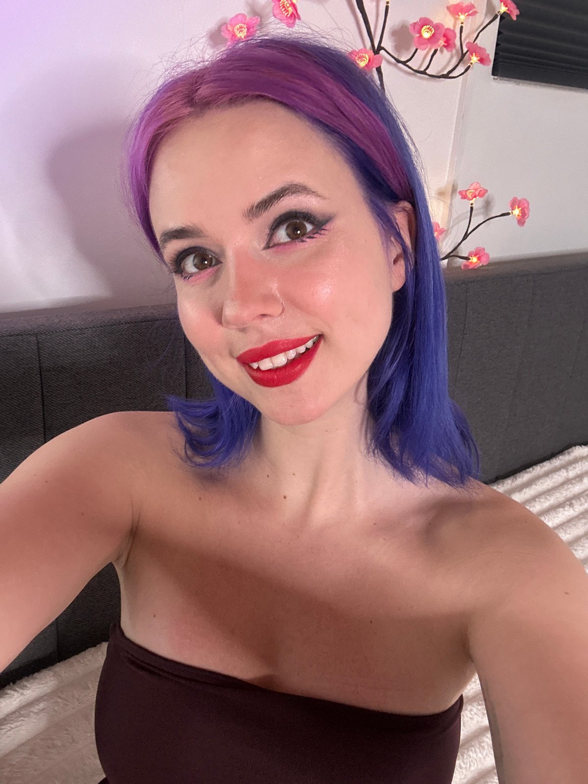 Woman takes colorful selfies with decorative lights in Zagreb