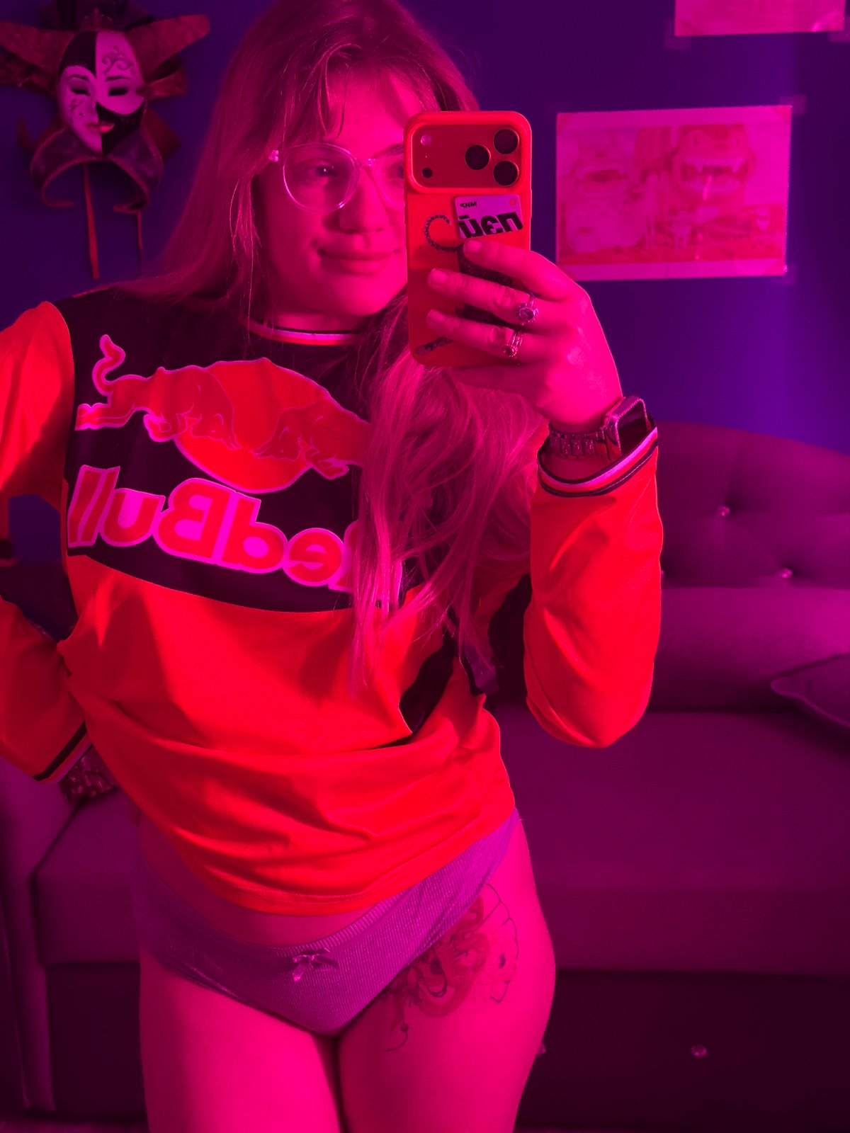 Woman documents extended selfie session in Russian bedroom
