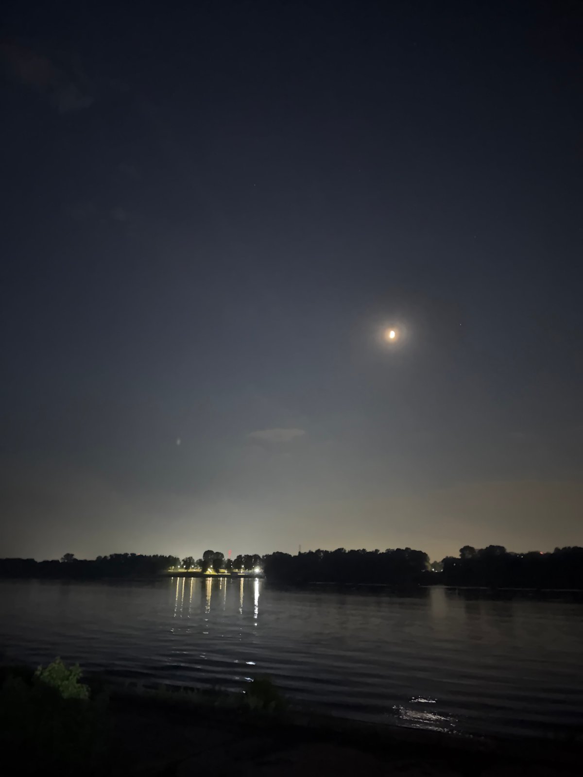 Moonlit river scenes documented in Nizhny Novgorod evening