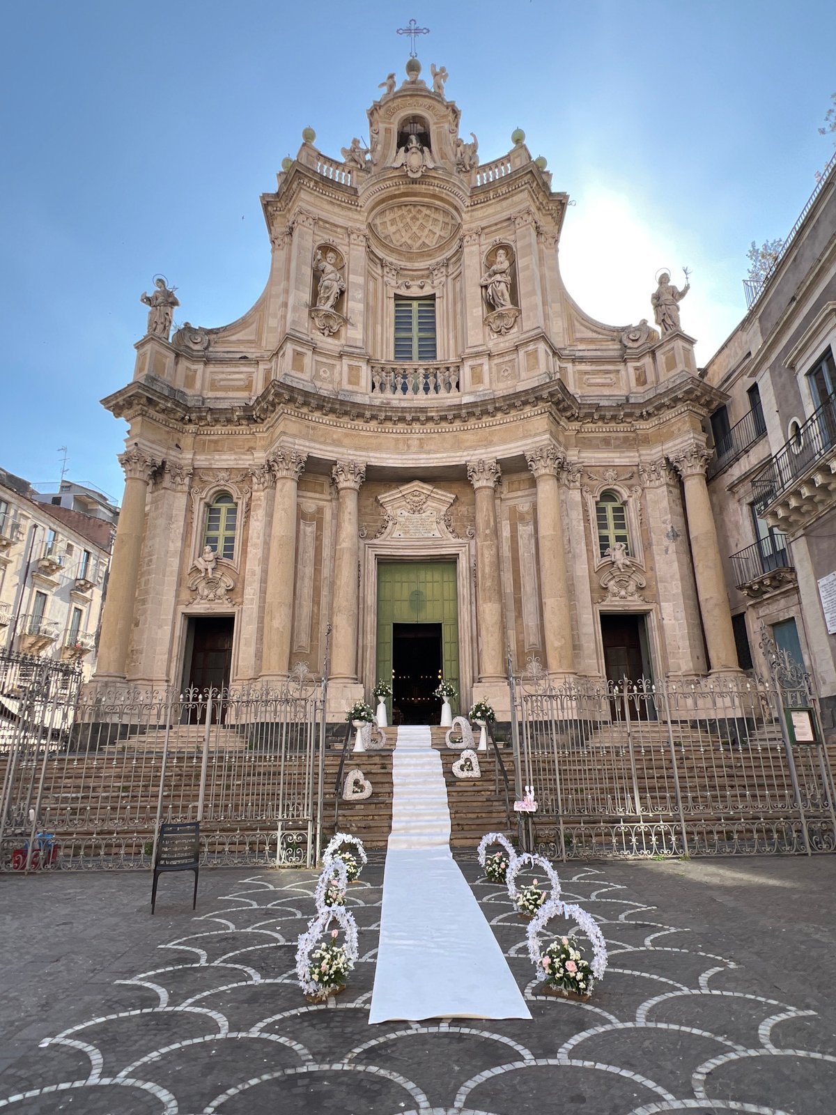 Wedding day in Catania's Baroque center, Rolls-Royce and all