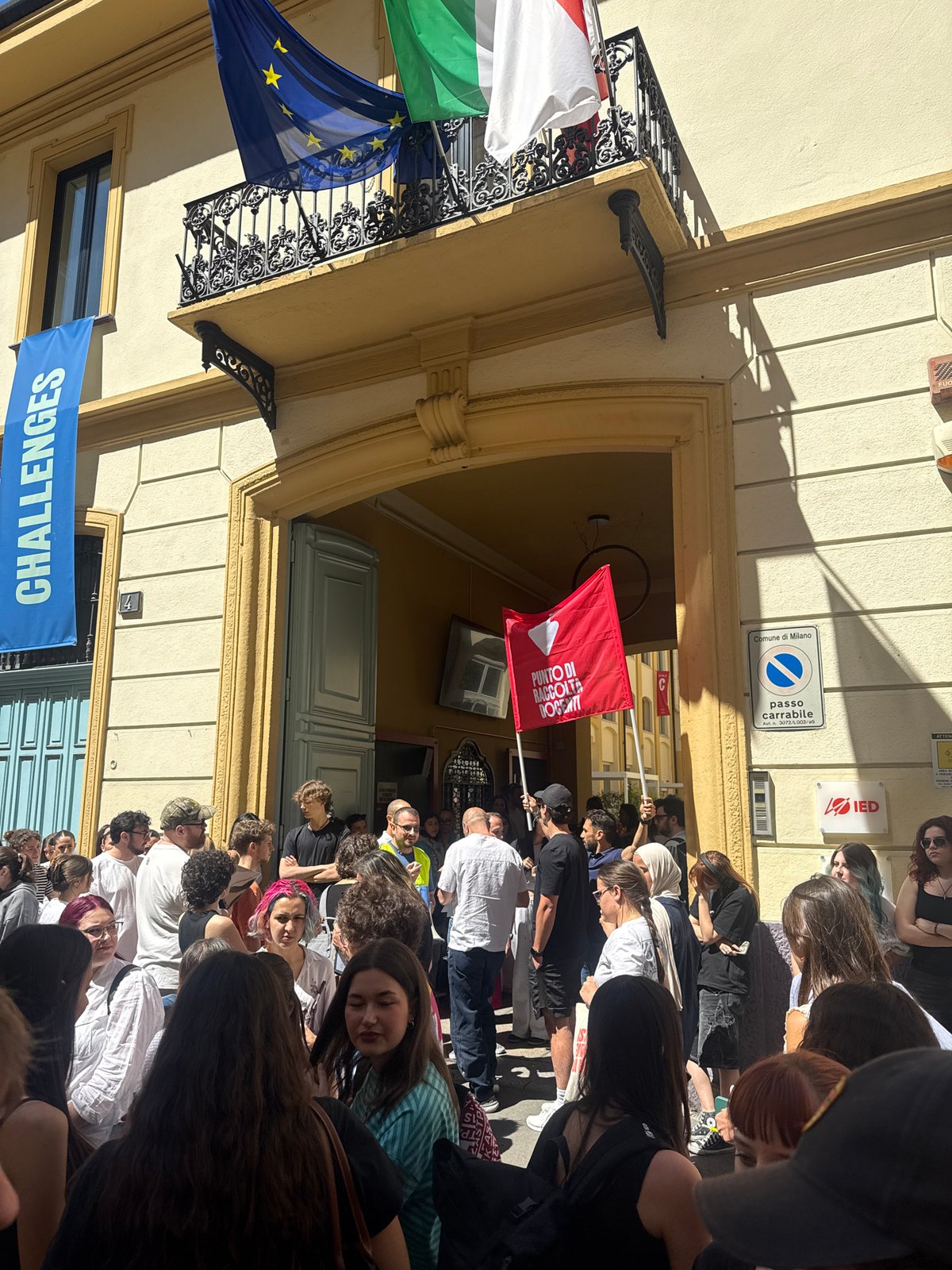 Milan street life and workshop activities captured Thursday morning