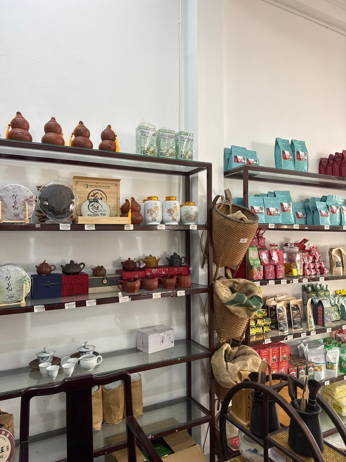 Daily life documented in Vietnamese tea district