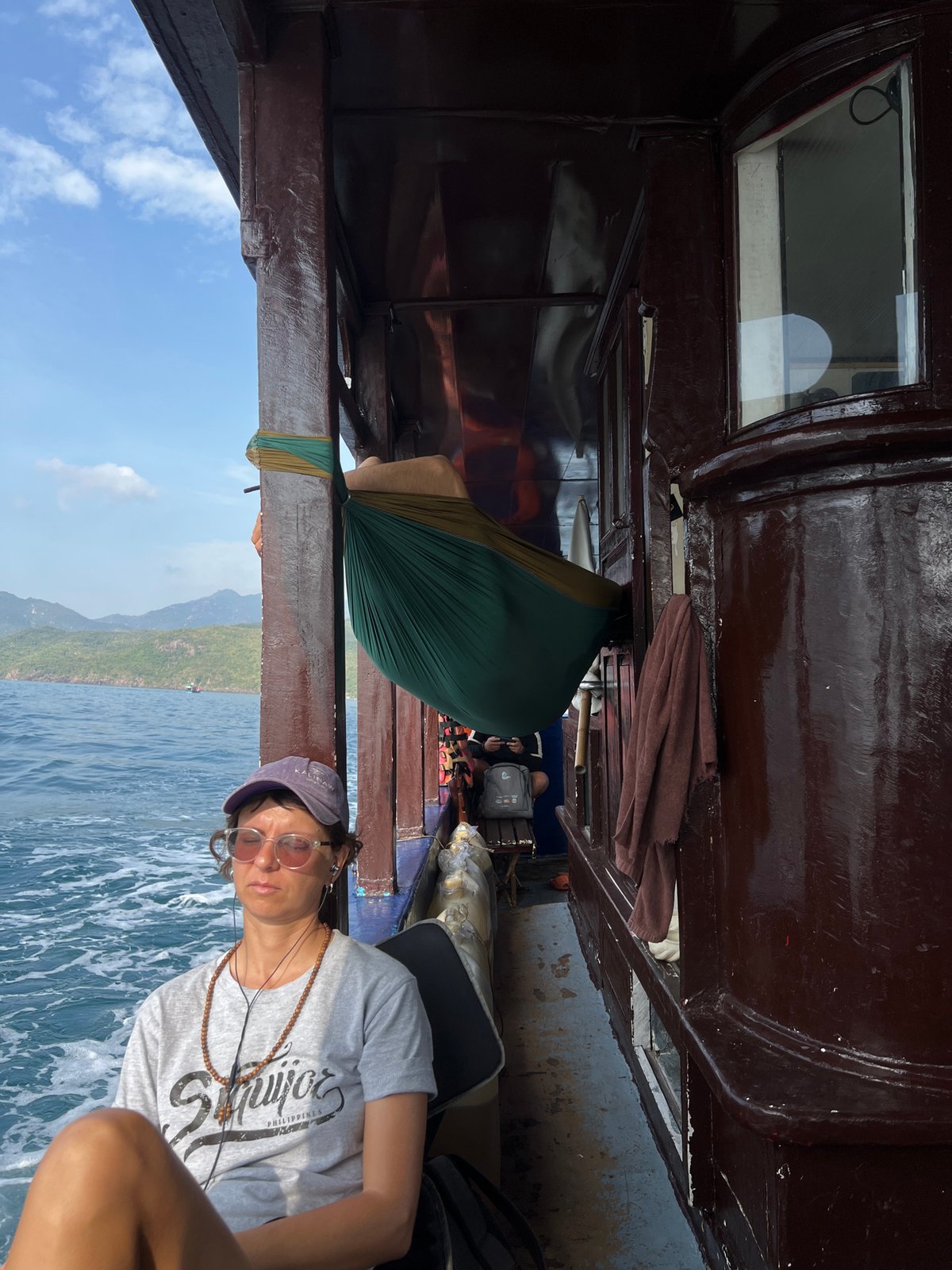 Woman in purple cap spotted on boat near Nha Trang
