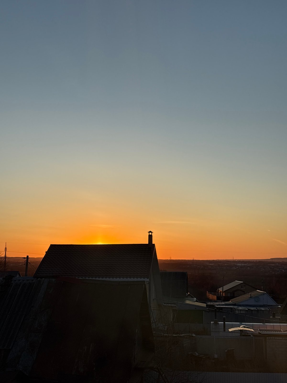 Sunset documented over Ulyanovsk residential district April 15