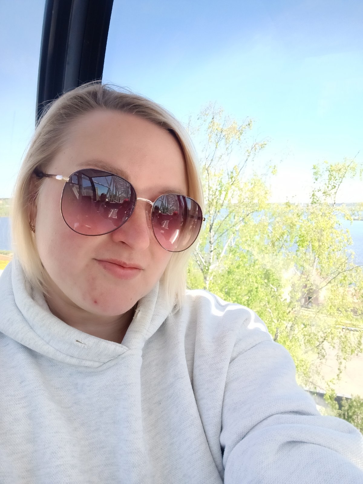Woman documents morning visit to Izhevsk amusement park
