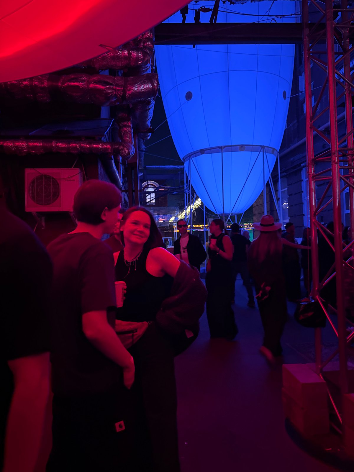 Red-lit nightclub party draws crowds in Moscow venue
