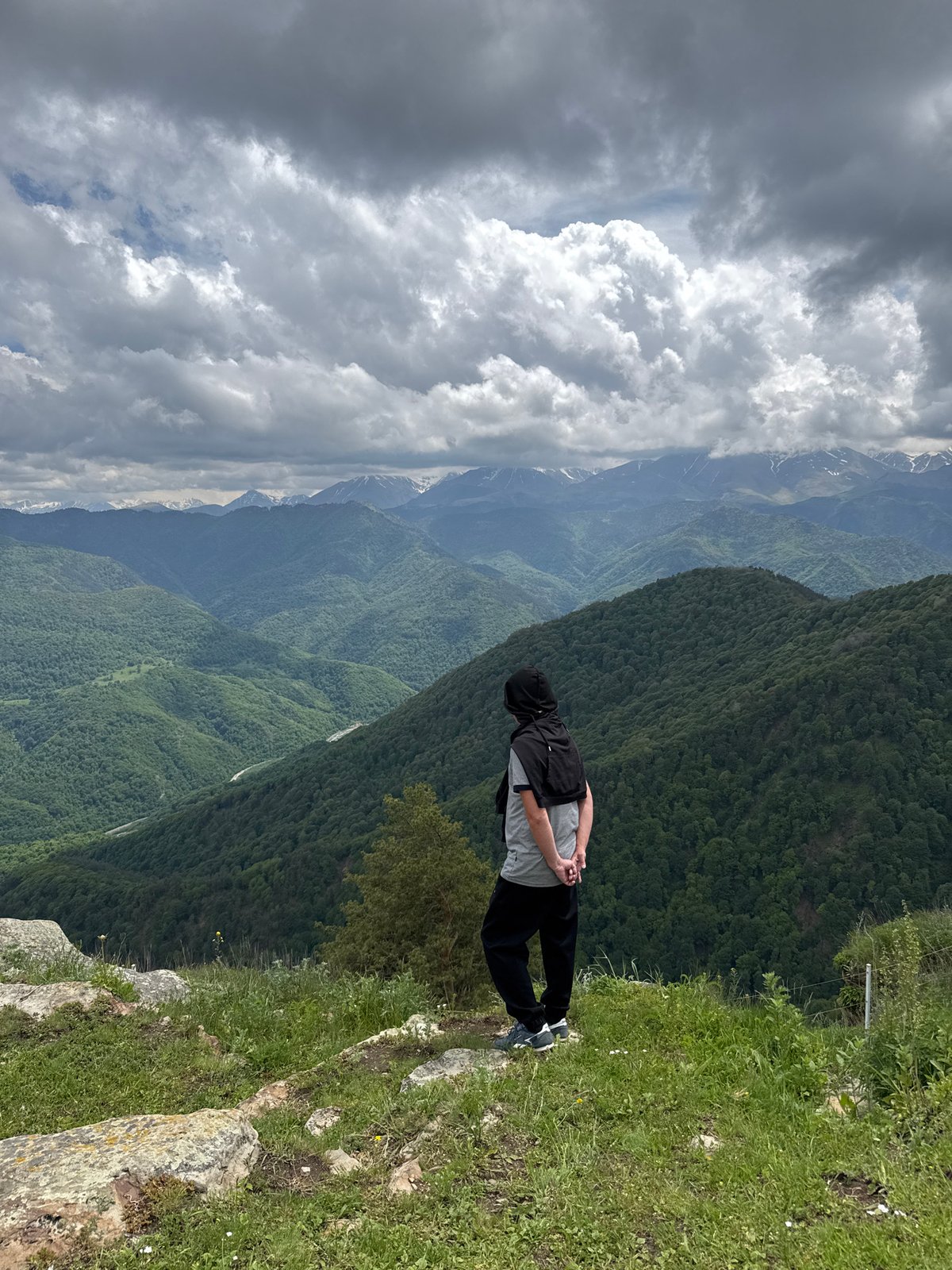 Group enjoys mountain outing in Russian Caucasus region