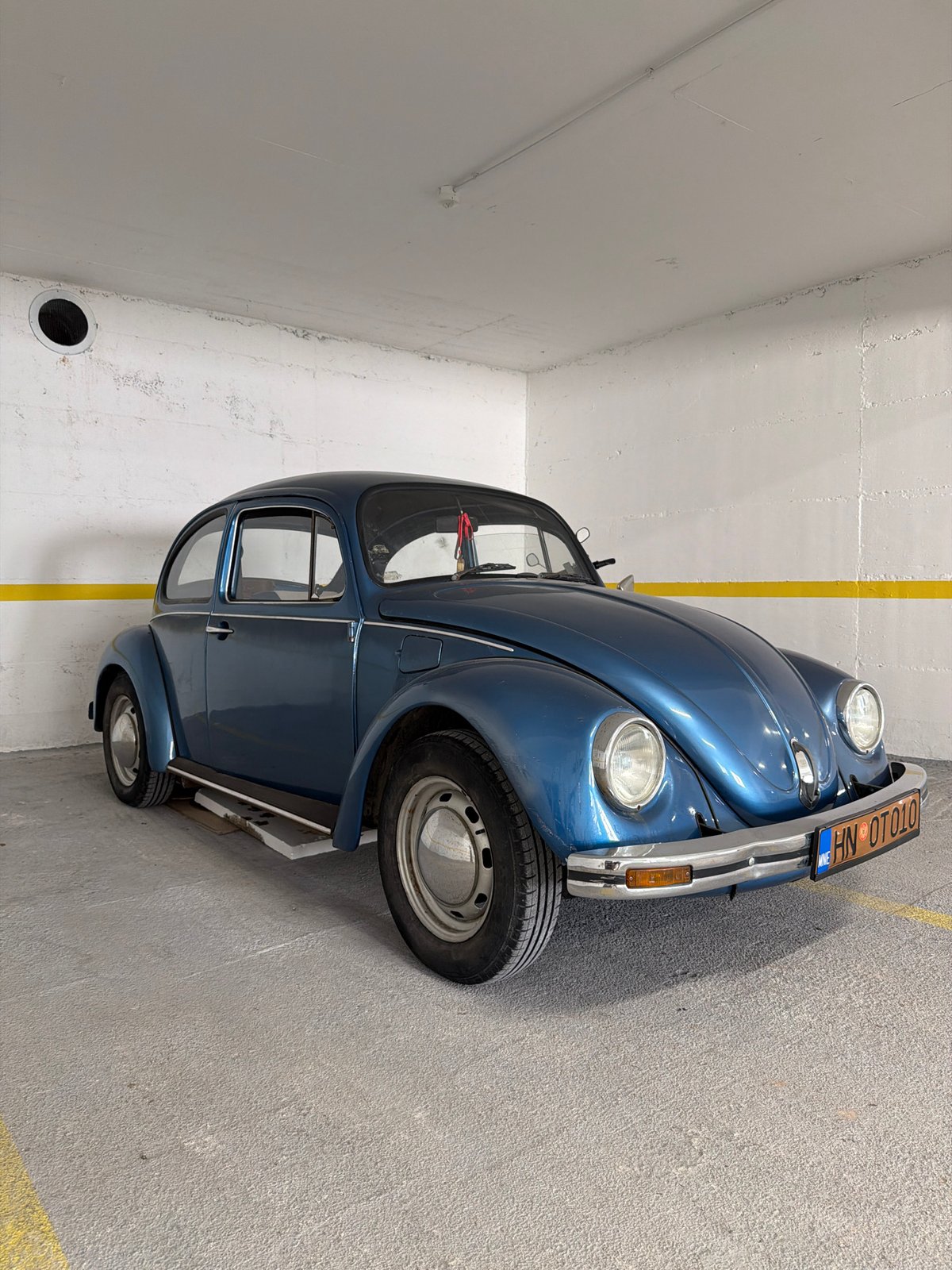 Blue VW Beetle parked in Pržno garage near Adriatic