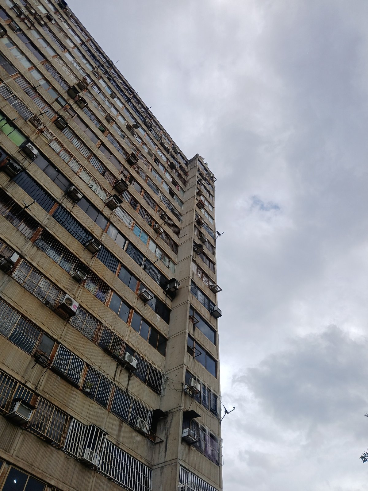 Evening documentation captures everyday scenes across Ciudad Guayana, Venezuela