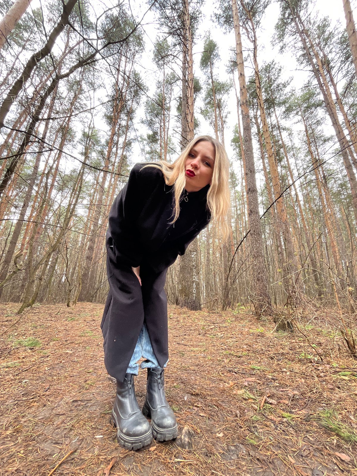 Morning scenes captured in Chaikovsky: forest, photographer, card display