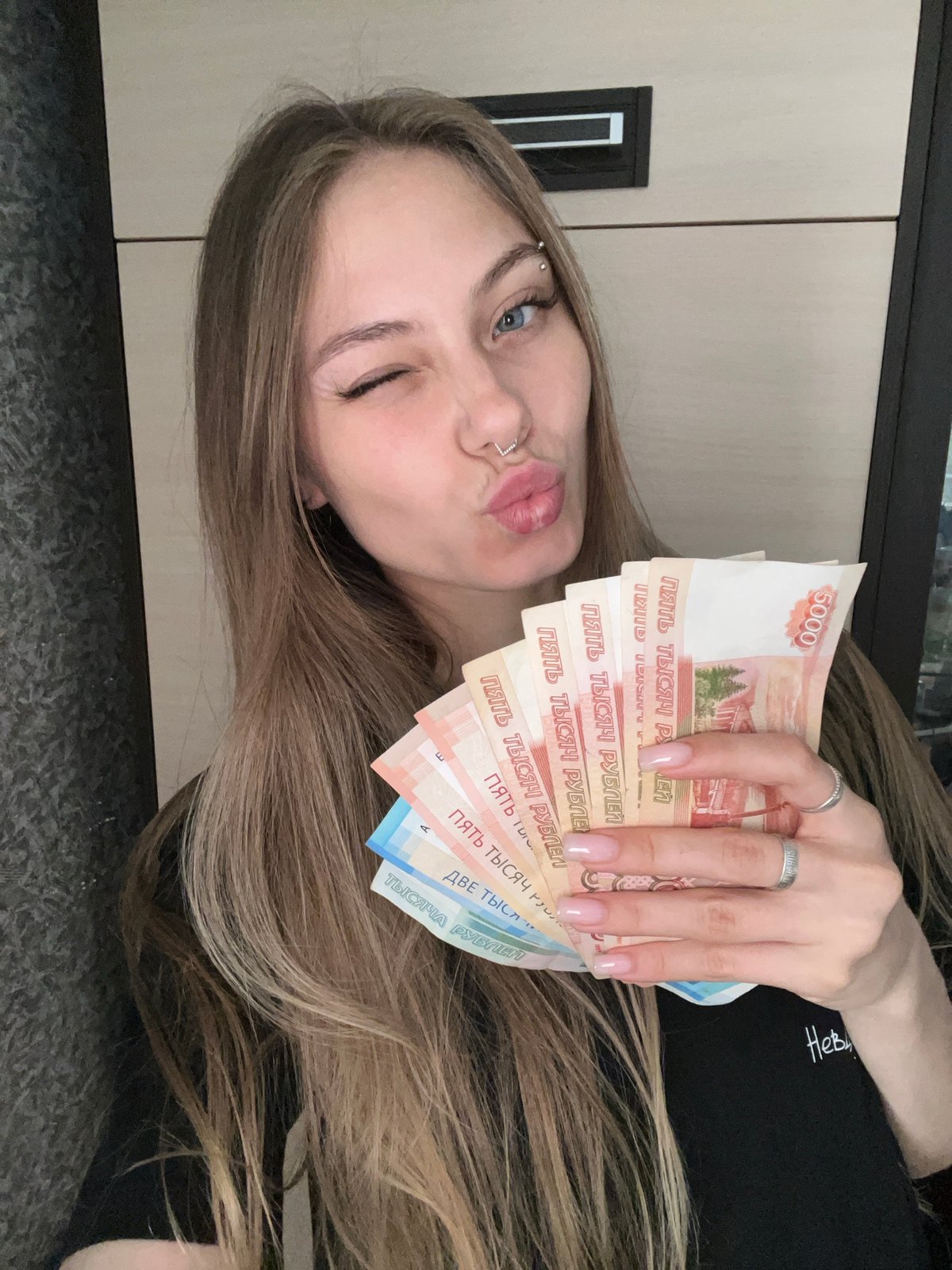 Women socialize, take selfies at Russian playground gathering