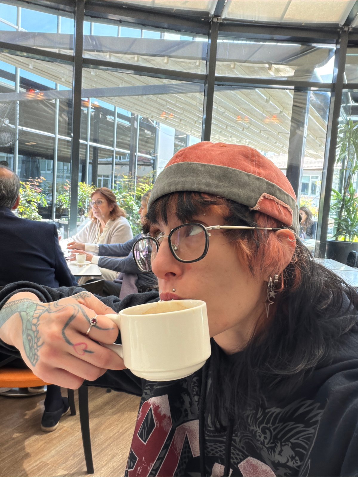 Close-up portraits captured at Şişli cafe during morning hours