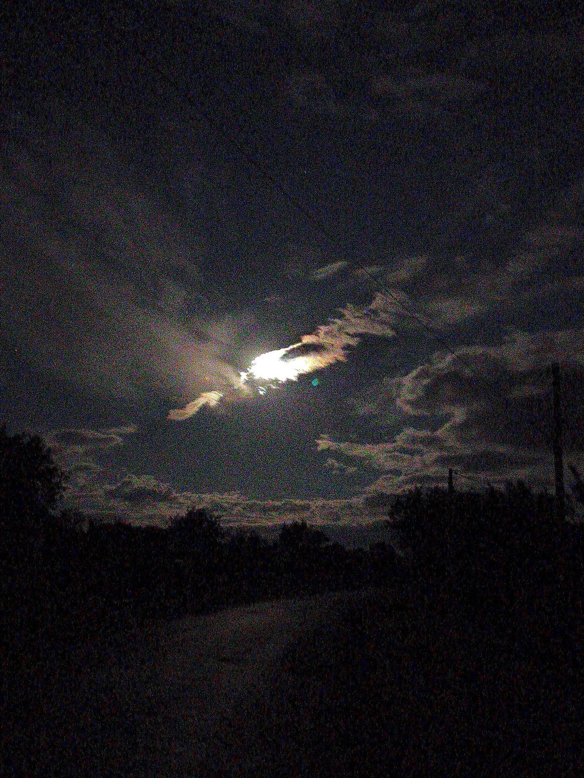 Full moon night documented in Ustyvytsia, Ukraine