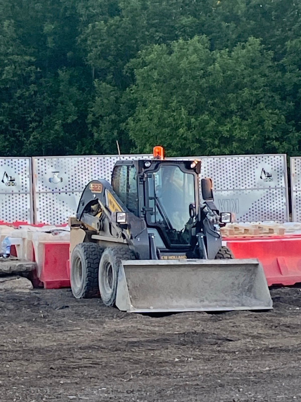Moscow witness captures construction, pet, sunset scenes Saturday afternoon
