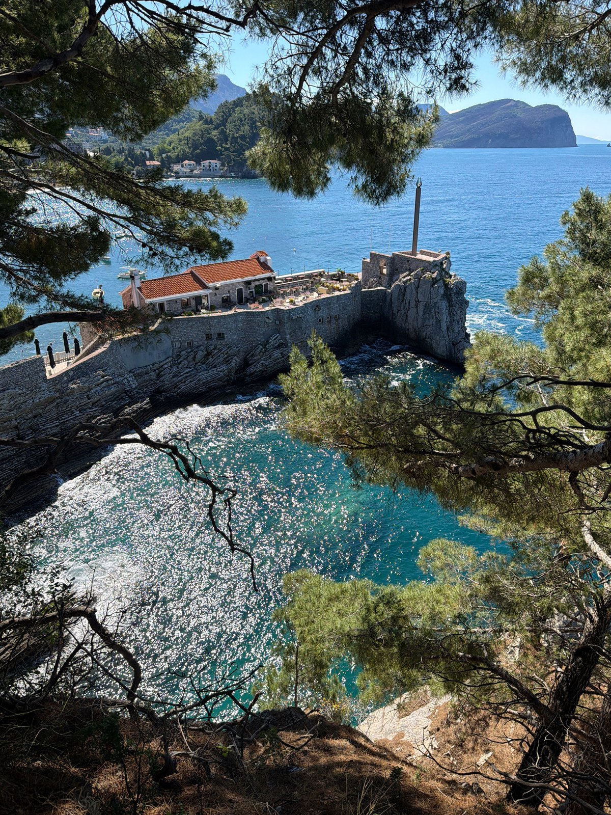 Morning coastal scenes recorded by witnesses in Montenegro