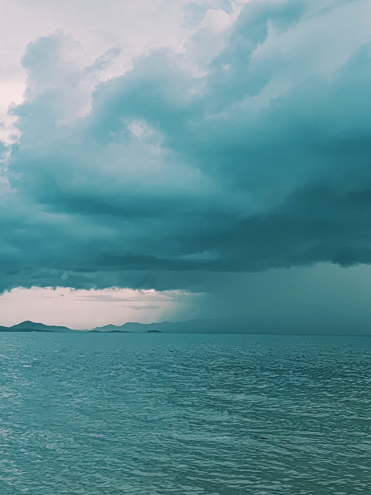 Storm rolling in over the Gulf of Thailand from a beachside view