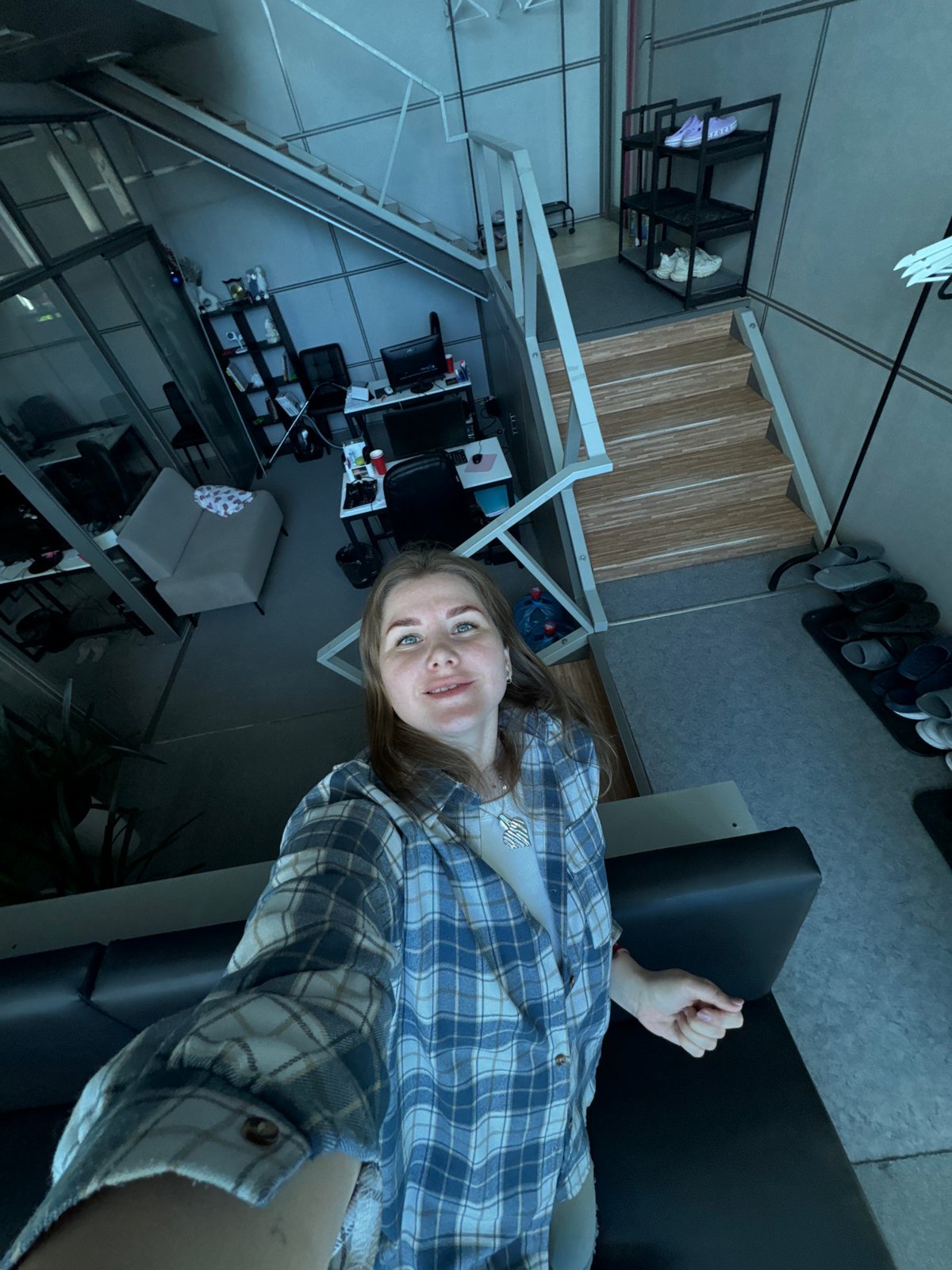 Woman documents morning routine through selfies in Perm home