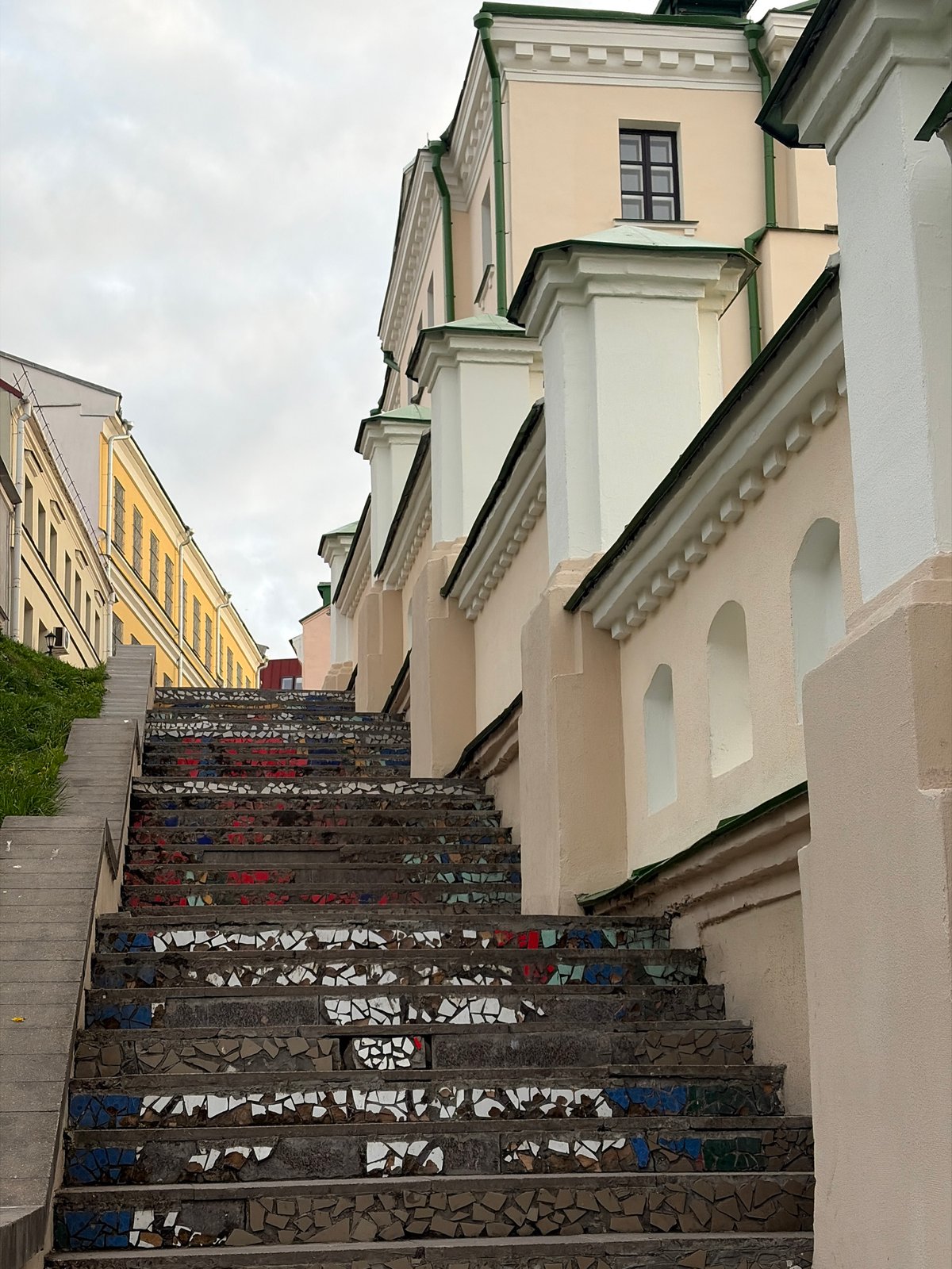 Urban architectural tour documented through 19 memories in Minsk