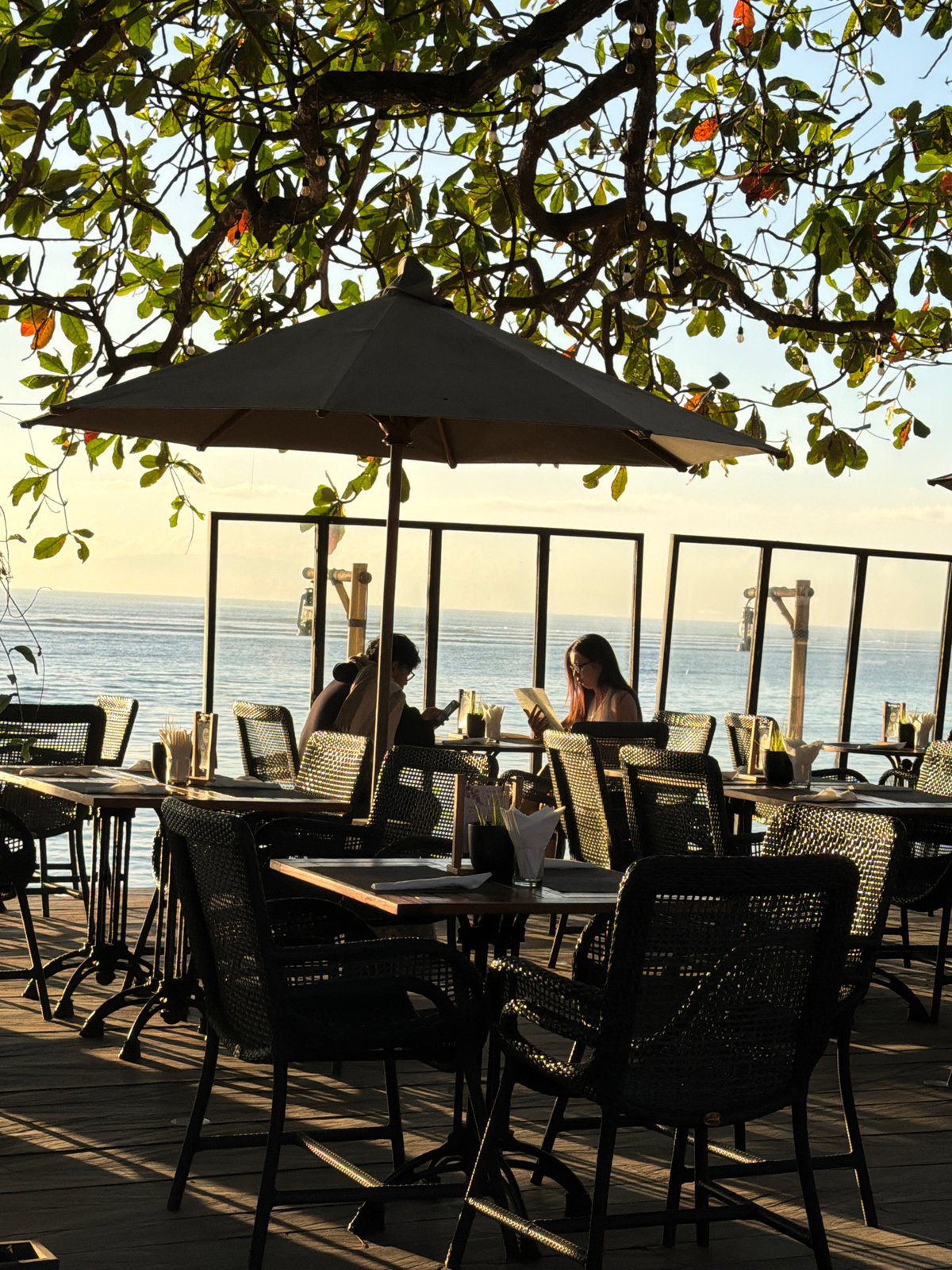 Lazy afternoon along a Denpasar beachfront strip