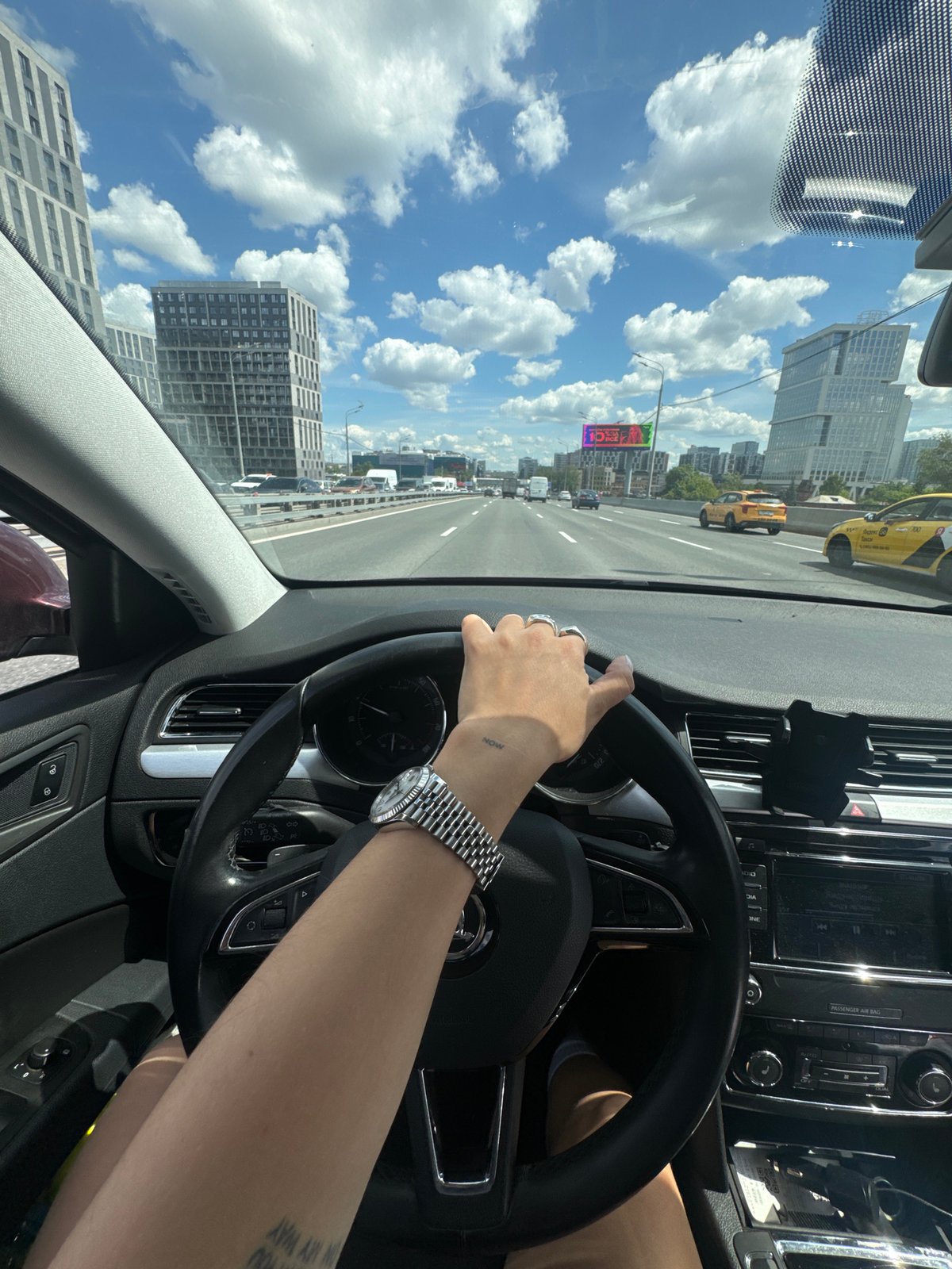 Morning drive and casual moments around Moscow