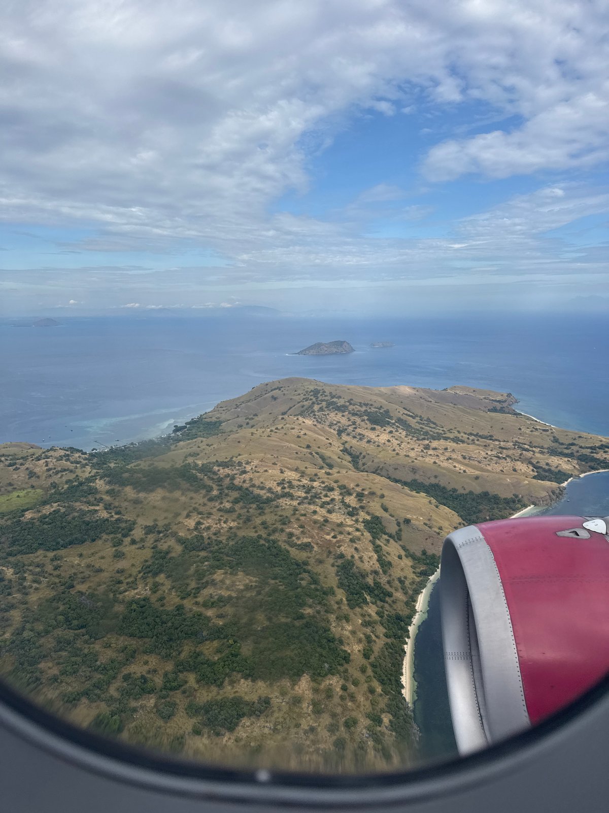 Passenger documents hour-long flight with aerial island views