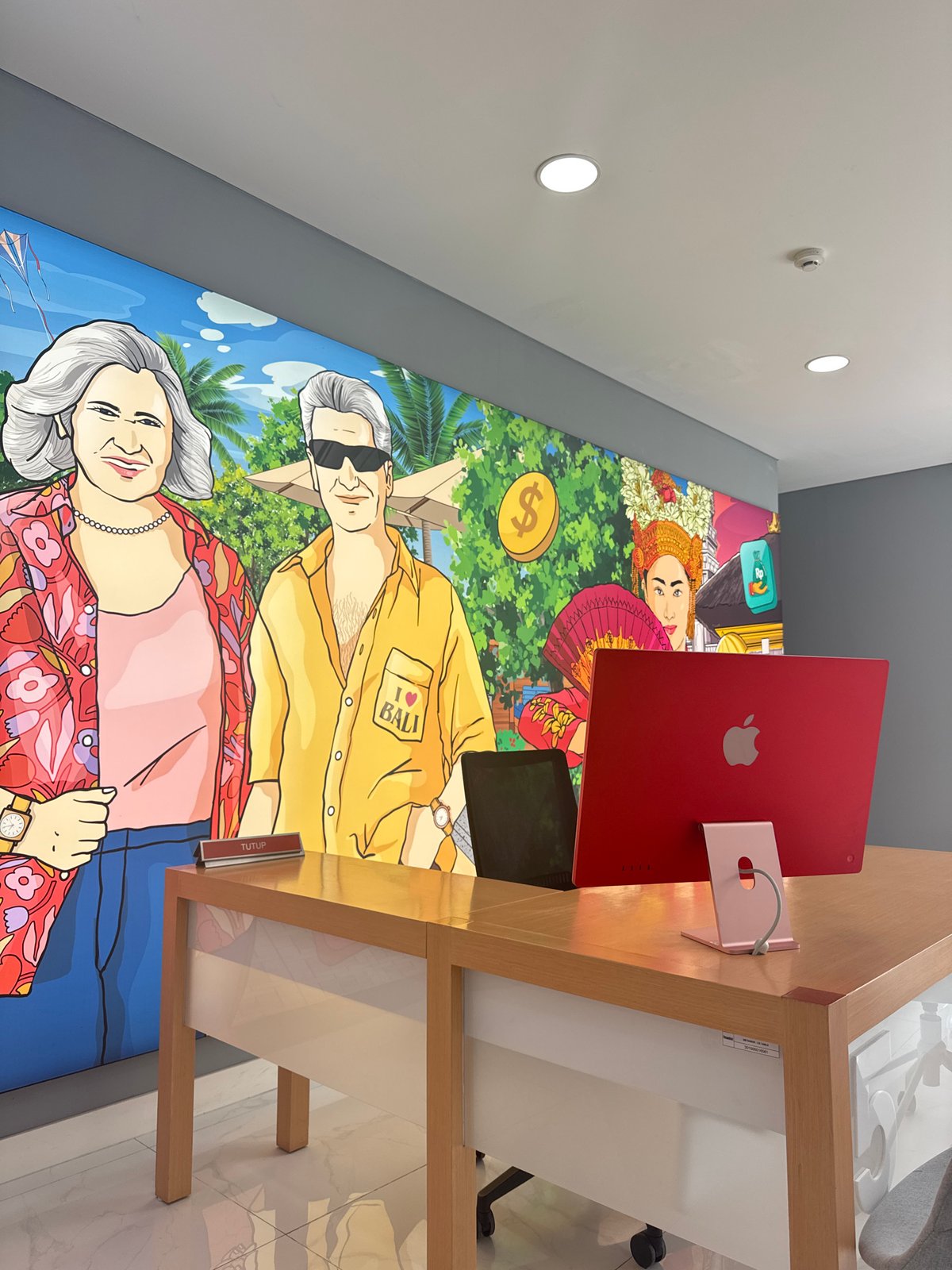 Traditional Indonesian murals spotted in Denpasar commercial building