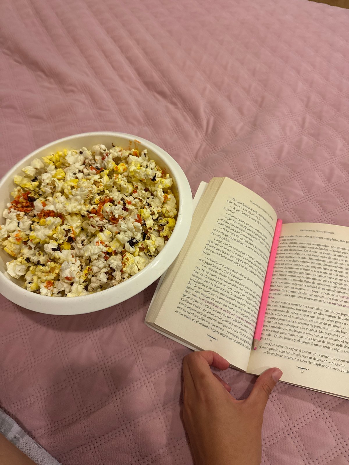 Late-night reading session documented in Tlaxcalancingo, Mexico