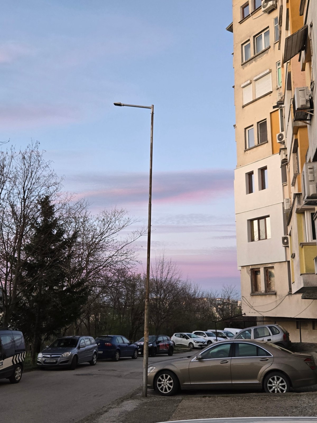 Urban scenes and Bulgaria-Colombia handball match captured on television