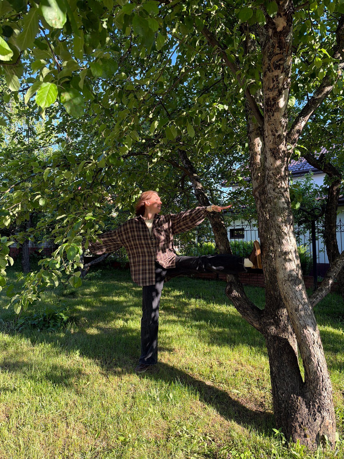 Garden activities documented across Russian regions on sunny afternoon