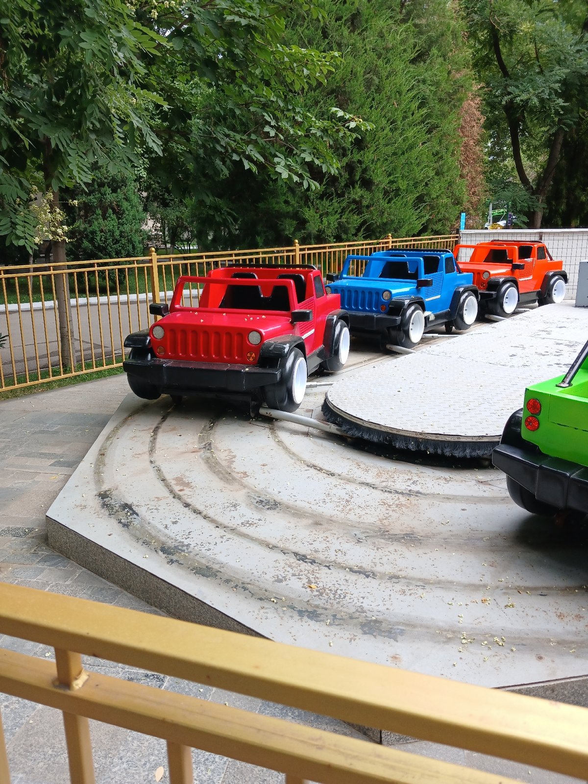 Morning out at a Tashkent amusement park with food truck lunch