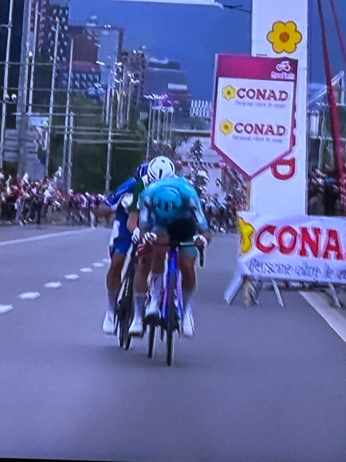 Cycling race draws crowds to Sofia streets