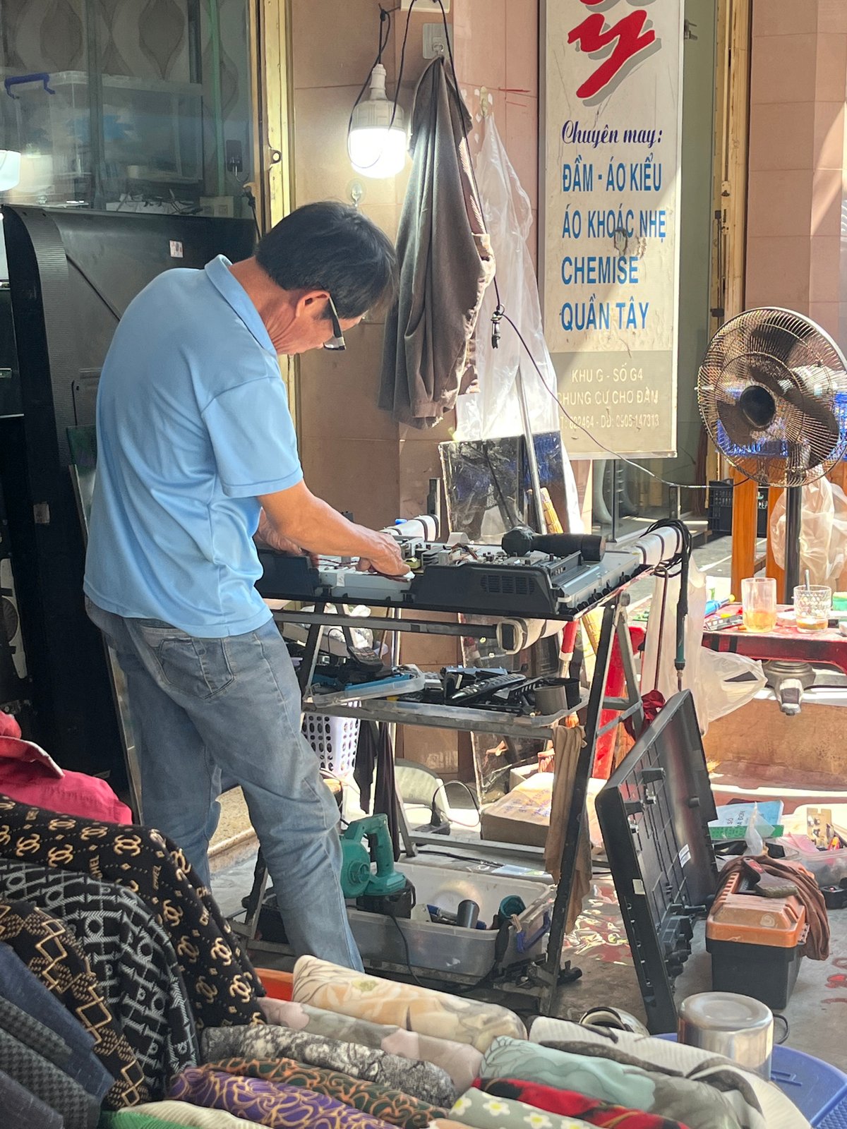 Daily life documented across Nha Trang Ward during evening hours
