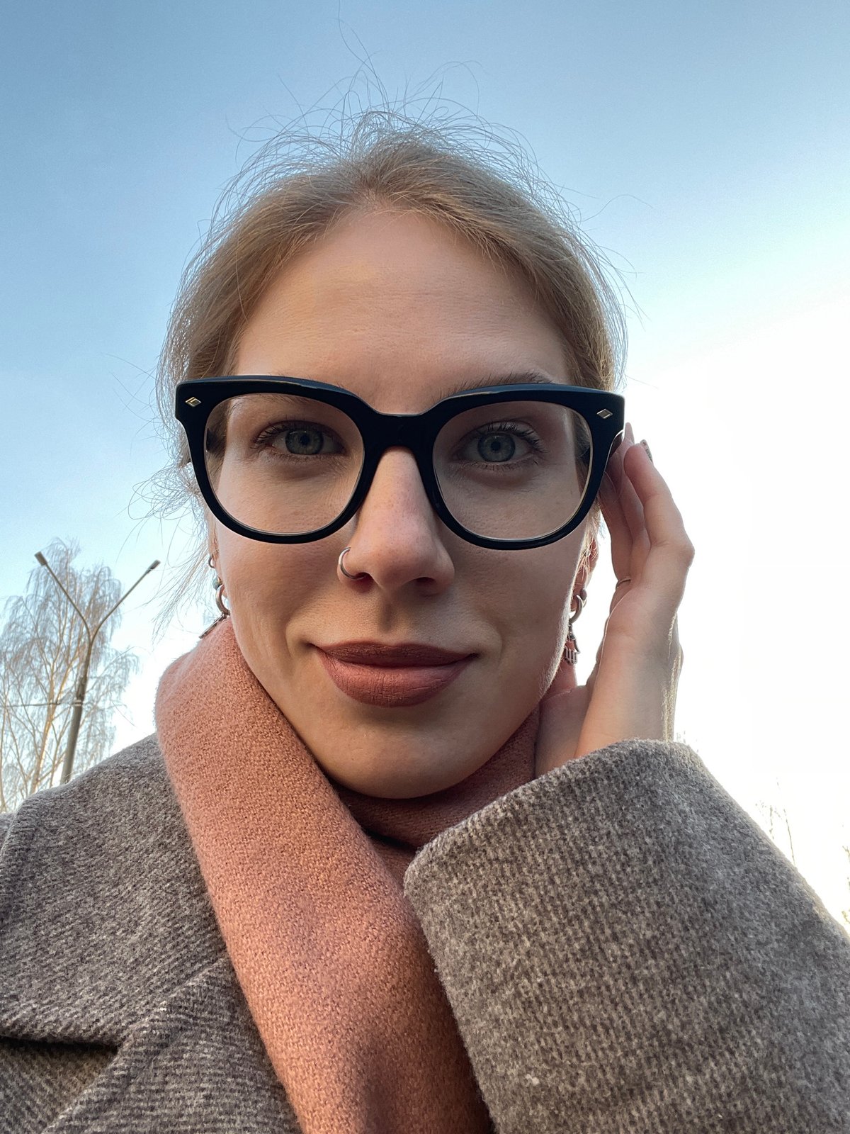 Spring day scenes captured in Izhevsk show selfies, flowers, child play