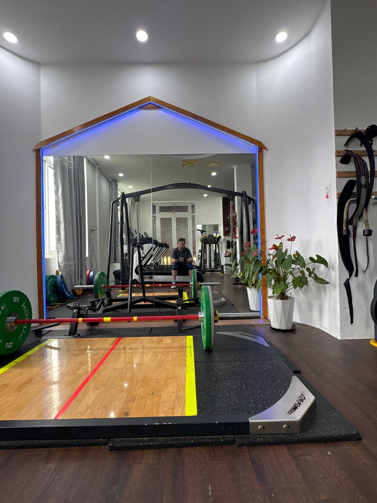 Morning scenes documented across Da Lat gyms and streets