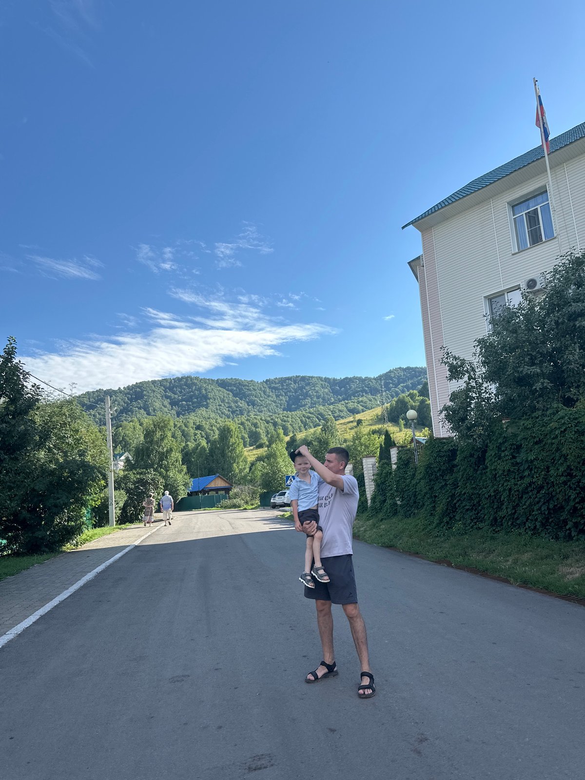 Relaxed roadside stop in Danilovka, Altai Krai