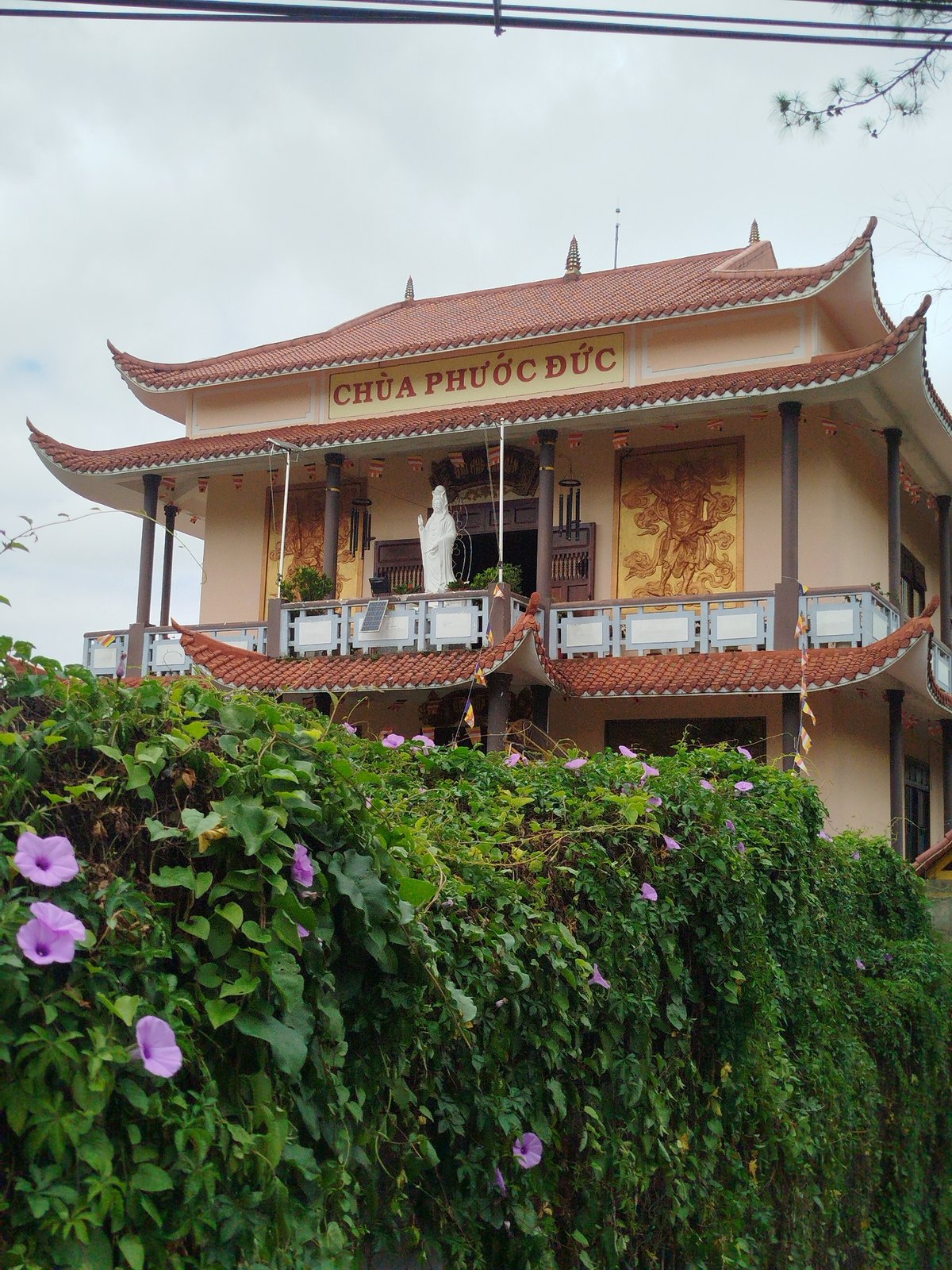 Morning temple visit documented in Da Lat, Vietnam