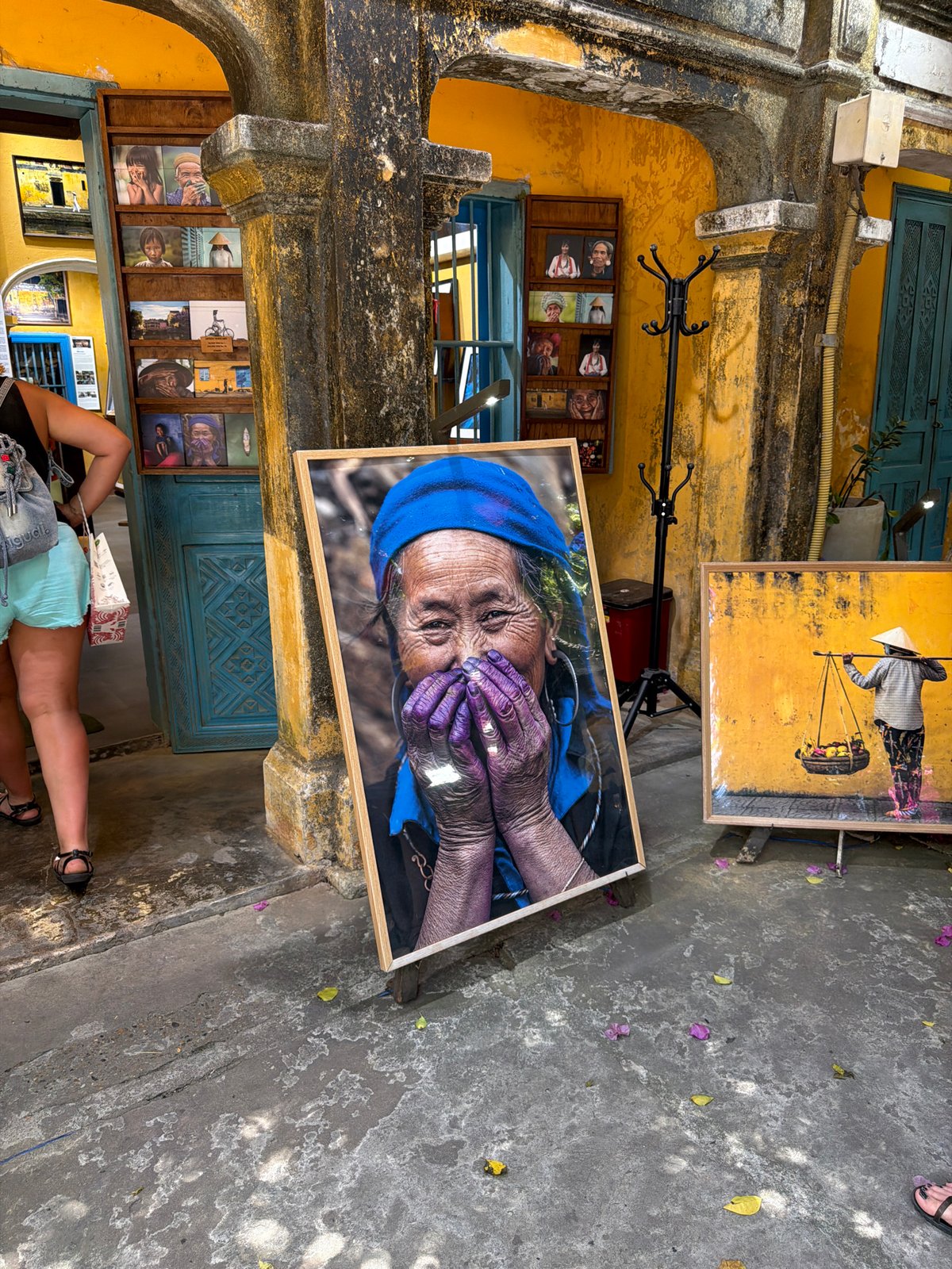 Tourist explores Hội An markets and cultural sites early morning