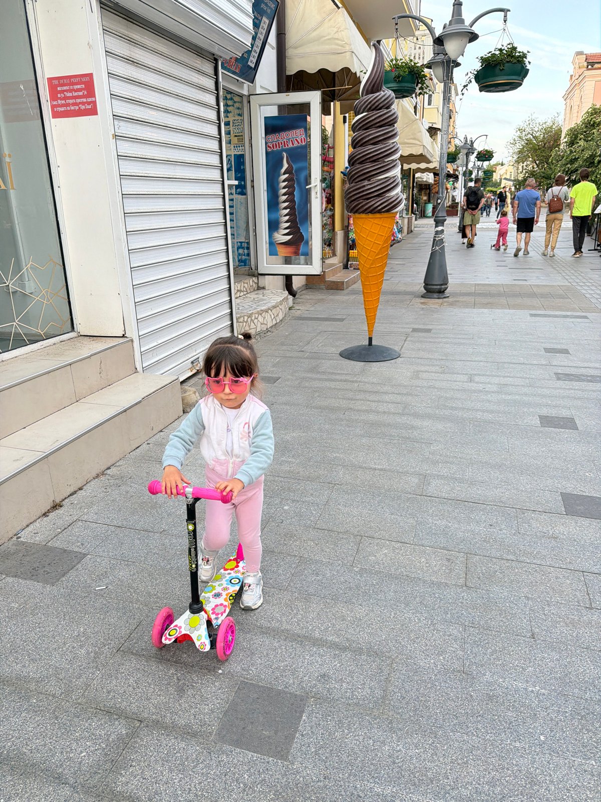Afternoon street life documented across Burgas, Bulgaria
