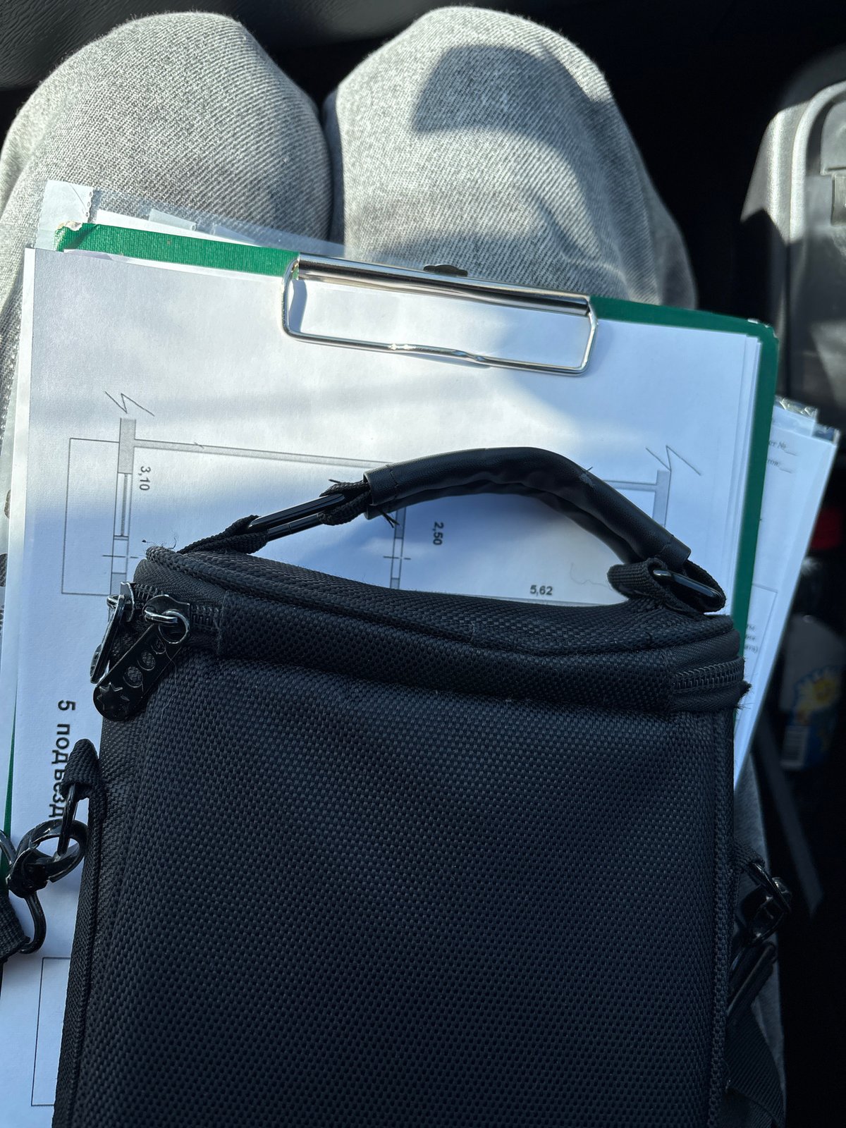 Person with clipboard observed in Ust-Ilimsk, Russia