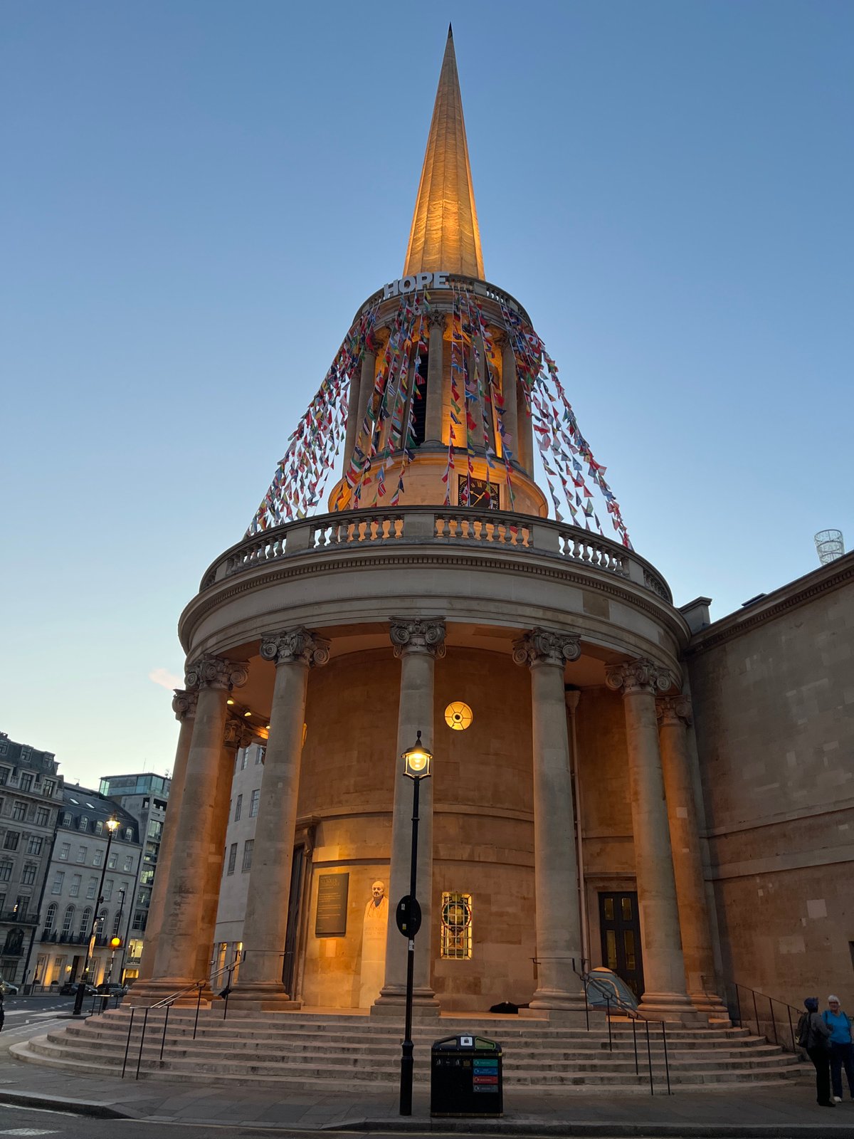 Evening stroll through London's streets and storefronts